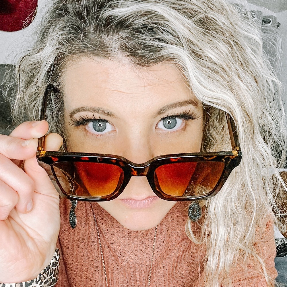 Meet your Posher, Kandi